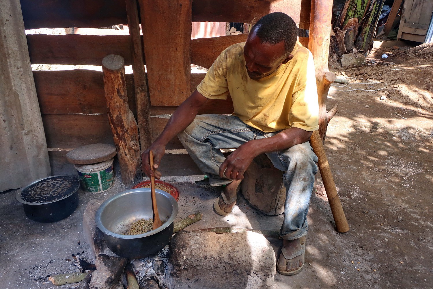 Roasting coffee from the Banana Farm of Godwin Ndosi